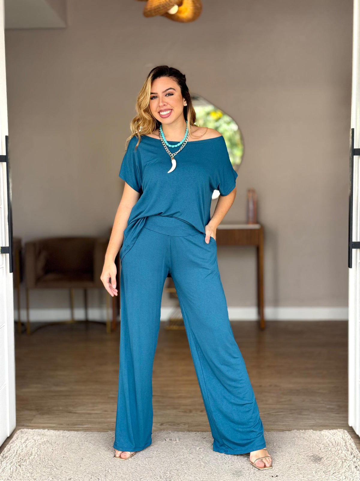 Conjunto Thais